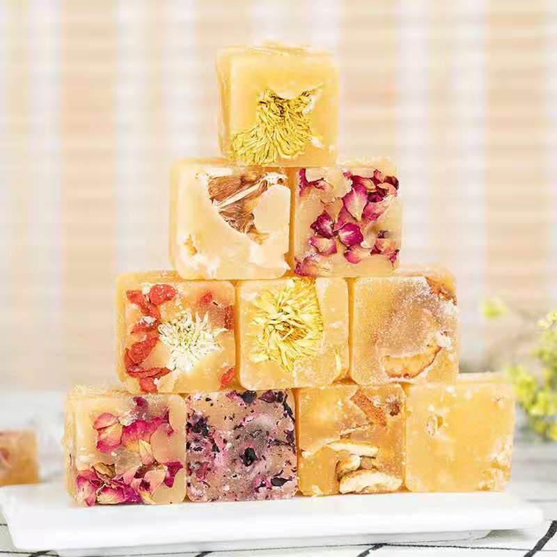 Gourmet Honey Sugar Cubes with flowers and fruit: White Chrysanthemum & Goji Berry