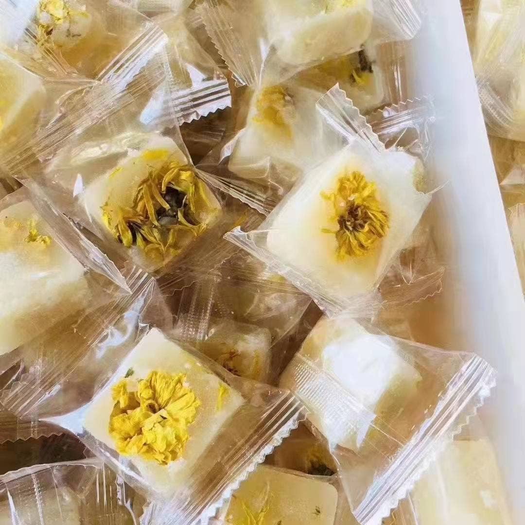 Gourmet Honey Sugar Cubes with flowers and fruit: White Chrysanthemum & Goji Berry